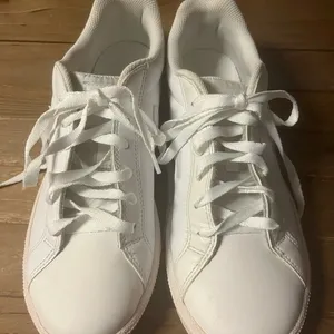 Nike Women’s court Royale triple white size 10 thumbnail 2