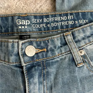 Gap NWT- Woman’s Boyfriend Fit Size 10/30R thumbnail 4