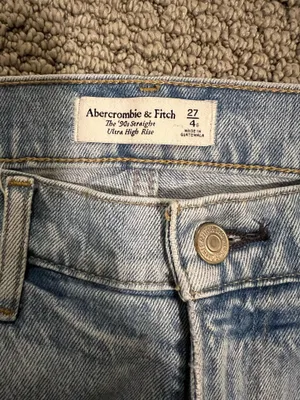 Abercrombie 90s Ultra High-Rise Straight Jeans thumbnail 3