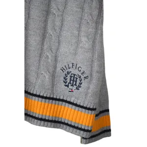Tommy Hilfiger Sweater Large Gray Varsity V-Neck Cable Knit Excellent Y2K Junior thumbnail 3