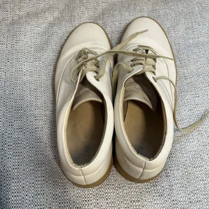 Nisolo Everyday Leather Sneaker with Vibram Sole in‎ Beige Neutral Tan Size 11 thumbnail 7