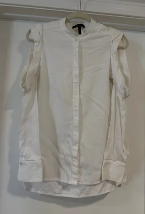 BCBGMaxAzria White Cold-Shoulder Button Front Blouse thumbnail 1