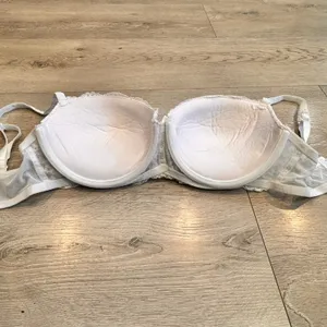 Candies White Lace Push Up Underwire Bra Size 34D‎ thumbnail 3