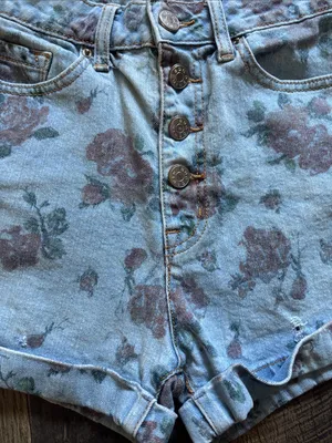 BDG Super High Rise Foxy Jorts Light Blue Denim Shorts w Pink Rose Print Sz 24 thumbnail 5