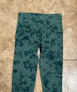 Green High Waisted Camouflage Leggings Size M thumbnail 6