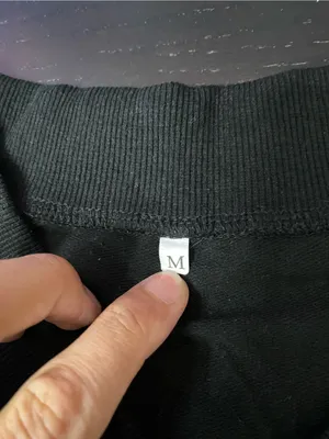 Black Cropped V thumbnail 2