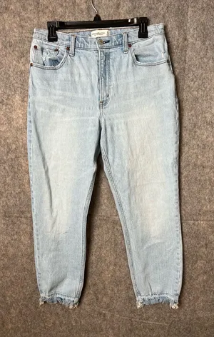 Abercrombie & Fitch Woman’s‎ Size 10 Light Wash Women’s High Rise Mom Jeans thumbnail 1