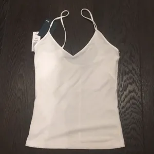 Aritzia NWT Wilfred free Kirsten white v neck tank thumbnail 1