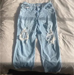 Loose Light Wash High-Rise Jeans thumbnail 2