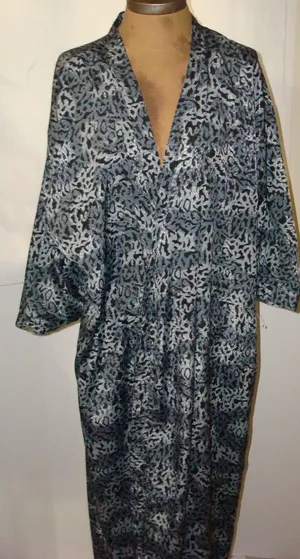 New Designer Josie Natori Caftan Robe M Silk Black Gray Long Pockets Cheetah thumbnail 1