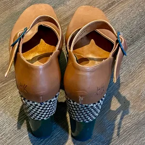John Fluevog Ana Rita Leather Platform Mary Jane Heels Size 7 Brown Tan thumbnail 3