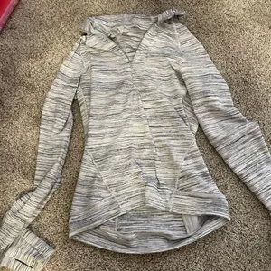 Lululemon pullover size 2 thumbnail 1