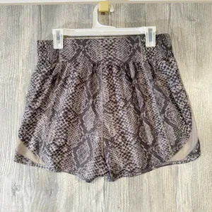 Vitality Balance Athletica M High Rise Breeze Shorts Gray Snake Print Lined Run thumbnail 10