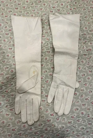 Vintage White Long Leather Women's Gloves thumbnail 1