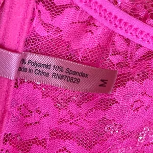 Tarea Rue 21 Medium Juniors Sequin Lace Hot Pink Bandeau Bra Top thumbnail 8