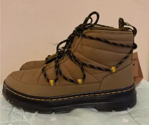 NEW Dr. Martens Combs Ankle Boot LA004 Womens size 10 thumbnail 1
