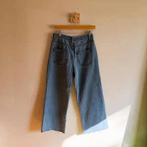 New Princess Polly Ruby Cropped Mid Wash Jean Size 6 thumbnail 5