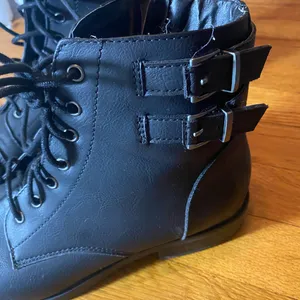 Black boots Size 10 thumbnail 2