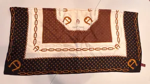 VINTAGE: Etienne Aigner | classic, square silk scarf thumbnail 9