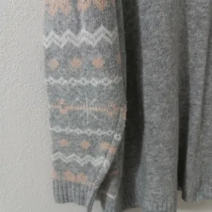 Lane Bryant 18/20 Soft V-'Neck Fair Isle Pullover Sweater in Gray White Peach thumbnail 3