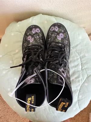 NEW Dr. Martens Zavala boots feature a black "Primrose Floral" Womens size 5 thumbnail 6