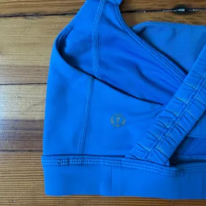 Lululemon Inner Heart Bra in Porcelaine Blue Size 6 thumbnail 5