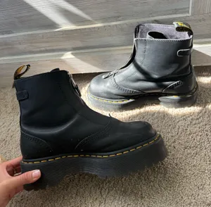 Dr. Martens Boots Leather Black thumbnail 1