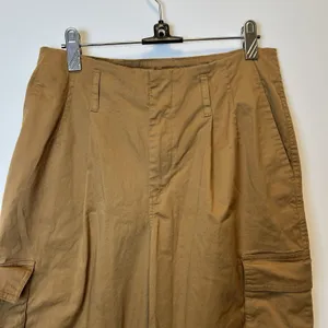 A New Day Women’s Khaki Wide Leg Cargo Pants Size 8 thumbnail 2