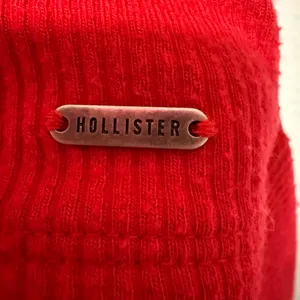 Hollister Red Wrap Tie Top V-Neck Crop Top Short Sleeve Y2K Vibes Size X-Small thumbnail 3