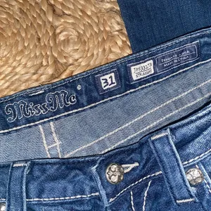 Women's MissMe 31 straight Blue Jeans with Wing Embroidery thumbnail 6