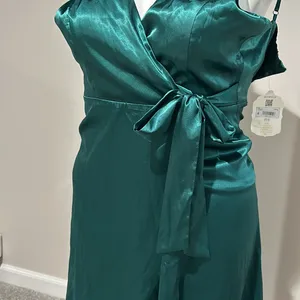 NWT Altar’d State Ava Satin Illusion Wrap Dress size M hunter green‎ thumbnail 4