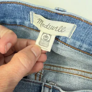 ✨ Madewell Mid-Rise Kick Out Jeans - Size 26P (Petite) ✨ thumbnail 10