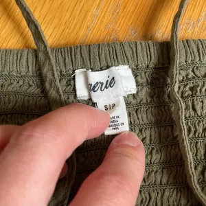 Aerie Olive Green Smocked Romper Women’s Size SP Small Petite Cotton Gauze thumbnail 2