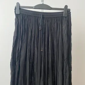 Boho Beachy Relaxed Flowy Witchy Crinkle Maxi Skirt OS Black thumbnail 2