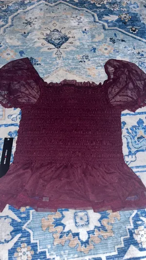 NWT maroon puff sleeve top thumbnail 3