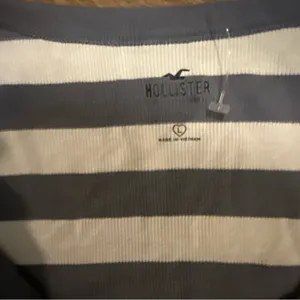 Hollister Women's Short Sleeve Crop Tee Size Large‎ Stripe Grey/white y2k thumbnail 2