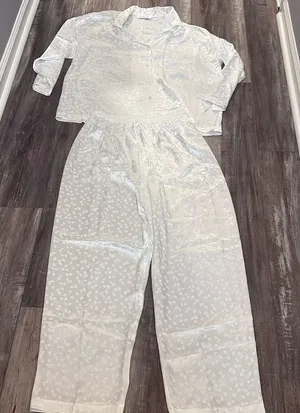 Oscar De La Renta Two Piece Pajama Set Size large thumbnail 1