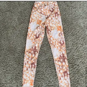 offline shine sports bra and high waisted crossover leggings set thumbnail 5