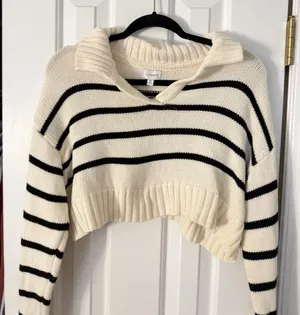 PacSun Cropped Sweater thumbnail 1