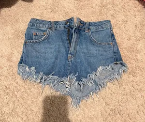 Woman’s denim shorts Blue Size 4 thumbnail 1