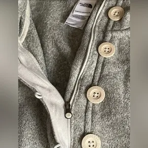 The North Face pullover woman's size M thumbnail 5