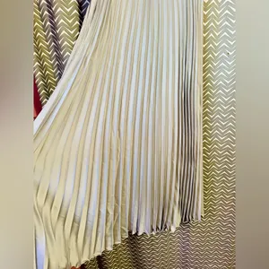 Petal and Pup | Naira Silver Pleated Midi Dress, size US2 thumbnail 4