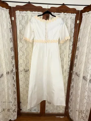 Gorgeous Vintage 1960s Silk Taffeta Sheath Wedding Gown thumbnail 6