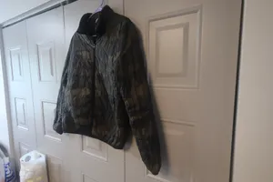 PINK Victoria's Secret camo camoflage puffer sweater jacket in army green size small. thumbnail 2