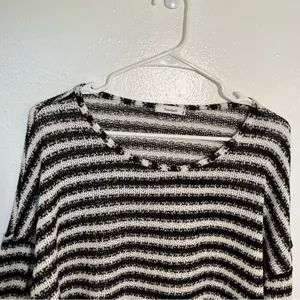Teenbell Women's Oversized Knit Top White Black Metallic Rose Gold Stripes Round thumbnail 2