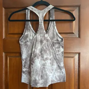 Lululemon Tie-Dye Women's Tank Top size 8 thumbnail 3