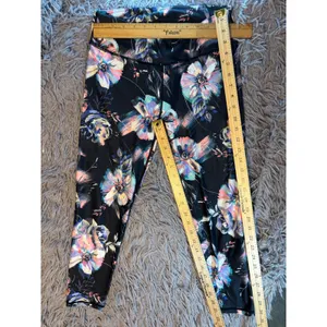 Fabletics Floral High Rise Cropped Leggings Black Multi CS1826107-2439 Small thumbnail 2