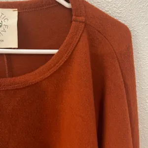Boutique Over sized sweater NWOT thumbnail 2