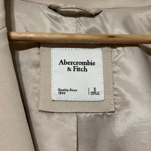Abercrombie & Fitch Boyfriend Blazer Size Small in Light Brown Cream thumbnail 3