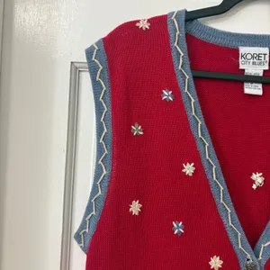 VTG Red Floral Embroidered Sweater Vest Women M Cottagecore Western Grandmacore thumbnail 5
